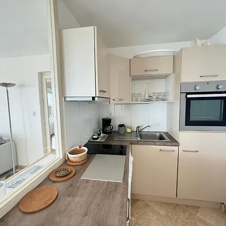 Apartamento 2 étoiles Avec Balcon-terrasse, 1 Chambre, Parking, Près De La - Fr-1-197-491 *