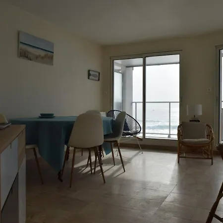 2 Etoiles Avec Balcon-terrasse, 1 Chambre, Parking, Pres De La - Fr-1-197-491 * Les Sables-dʼOlonne