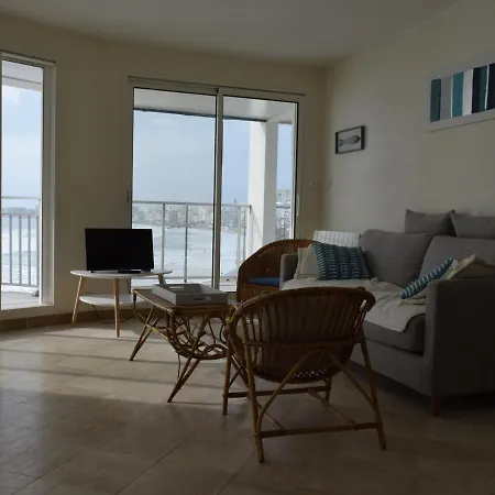 2 Etoiles Avec Balcon-terrasse, 1 Chambre, Parking, Pres De La - Fr-1-197-491 * Les Sables-dʼOlonne