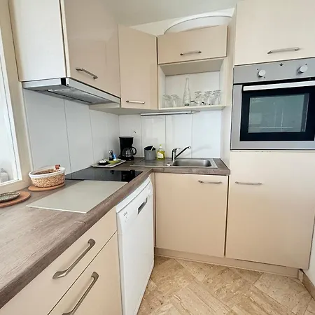 2 étoiles Avec Balcon-terrasse, 1 Chambre, Parking, Près De La - Fr-1-197-491