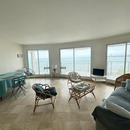 2 étoiles Avec Balcon-terrasse, 1 Chambre, Parking, Près De La - Fr-1-197-491 Apartamento